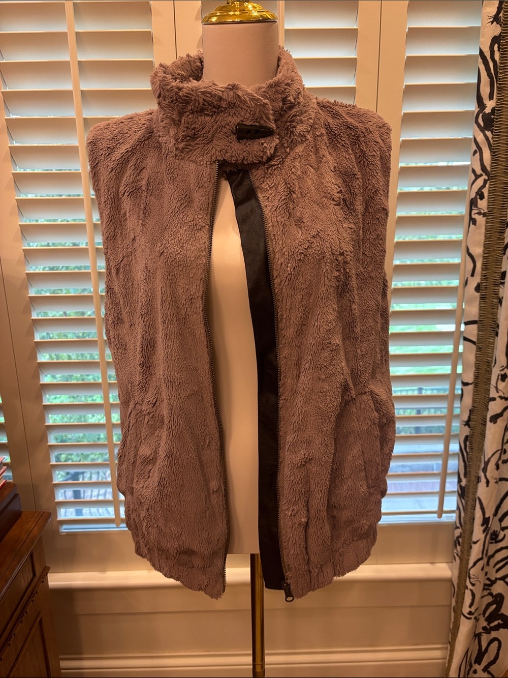 Sanctuary Plush Faux Fur Zip-Front Vest in Taupe